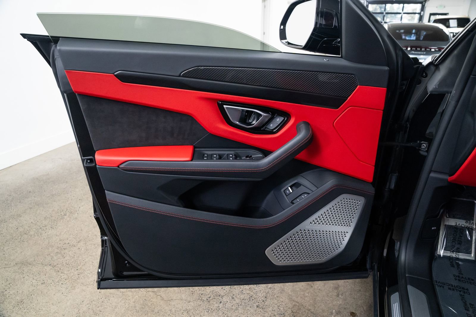 Used 2022 Lamborghini Urus image 19