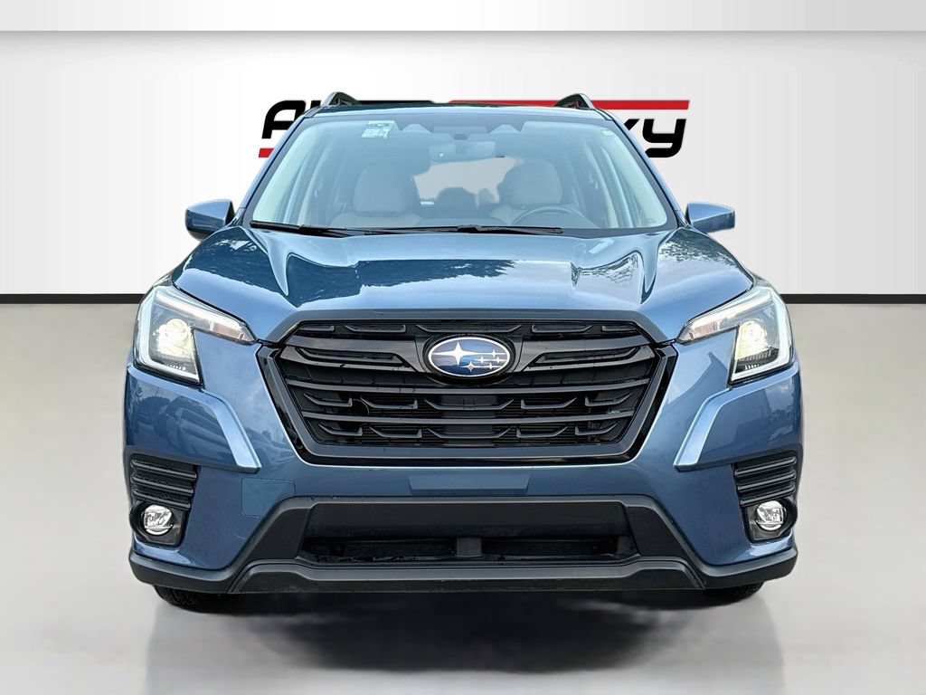 Used 2024 Subaru Forester Premium AWD/4WD image 2