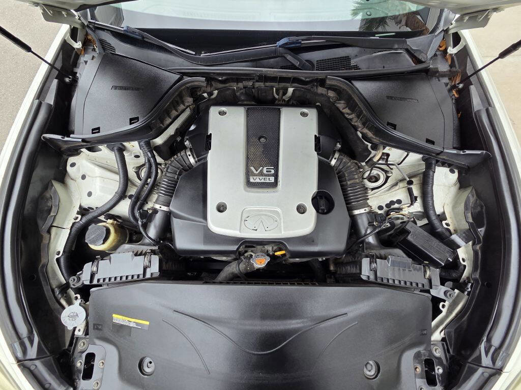 Used 2015 INFINITI Q70 3.7 RWD image 11