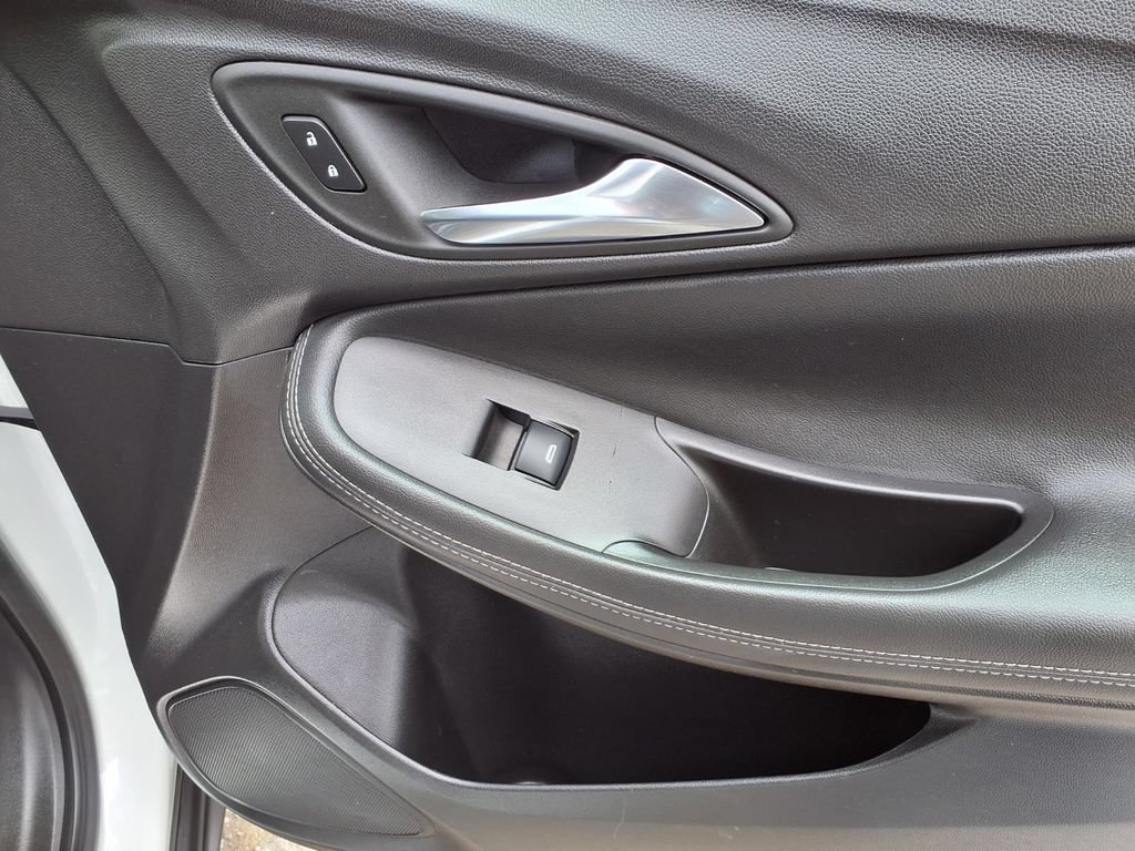 Used 2023 Buick Encore GX Essence w/ Experience Buick Package FWD image 26