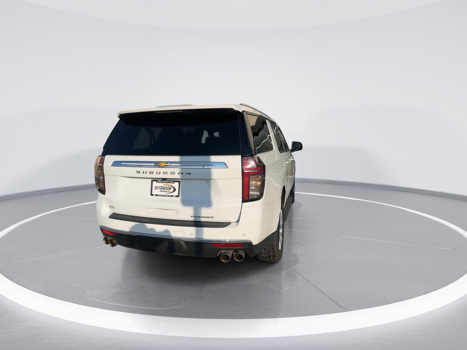 Used 2023 Chevrolet Suburban Premier image 8