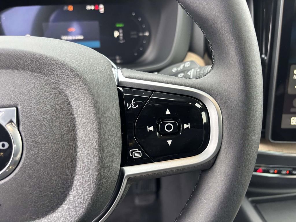 New 2026 Volvo XC60 T8 Plus w/ Protection Package Premier image 18