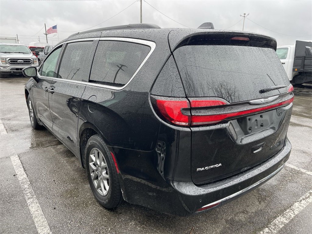 Used 2022 Chrysler Pacifica Touring image 6