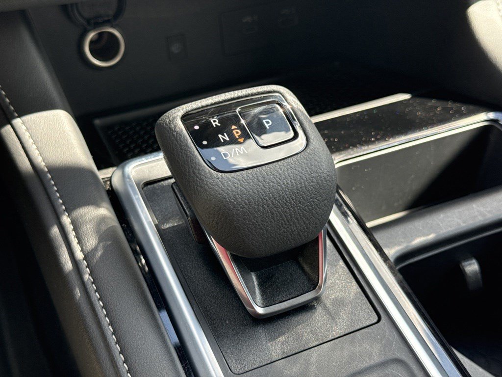 Used 2025 Nissan Pathfinder SL w/ Black Appearance Package FWD image 24