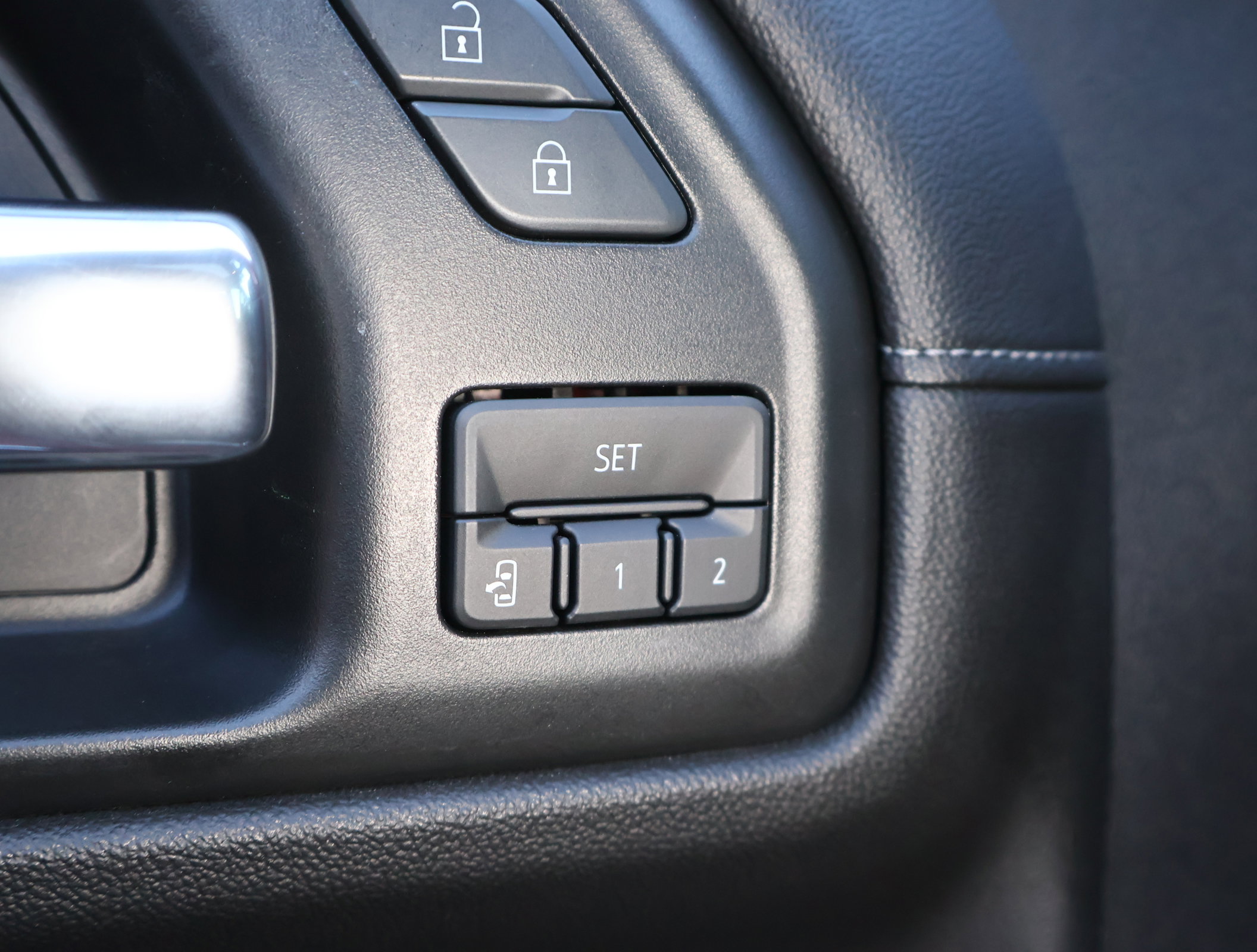 Used 2020 Chevrolet Silverado 1500 High Country w/ Technology Package image 9