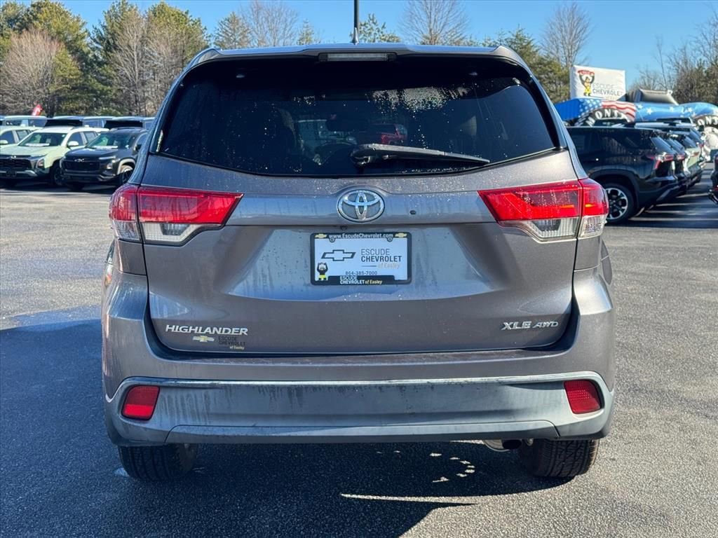 Used 2018 Toyota Highlander XLE image 4
