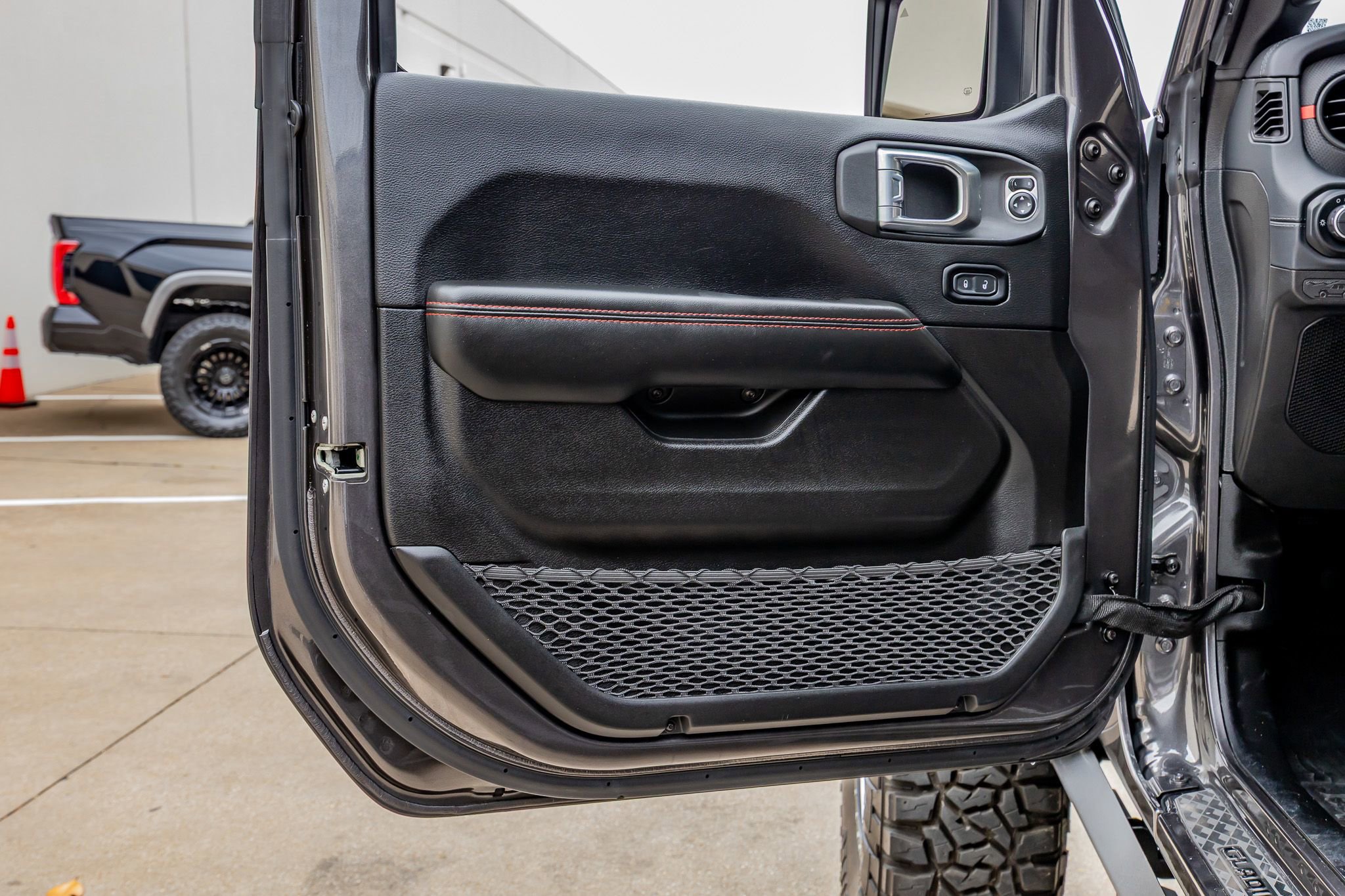 Used 2024 Jeep Gladiator Rubicon AWD/4WD image 36