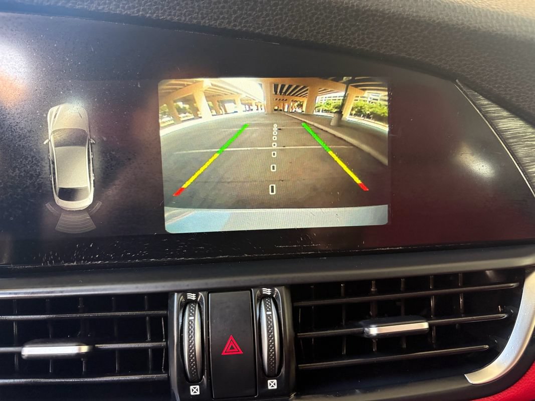 Used 2018 Alfa Romeo Giulia AWD image 16