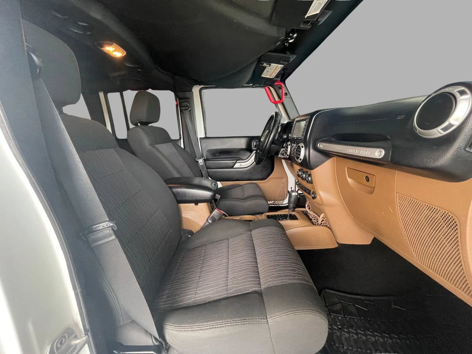 Used 2011 Jeep Wrangler Unlimited Sahara w/ Connectivity Group AWD/4WD image 25