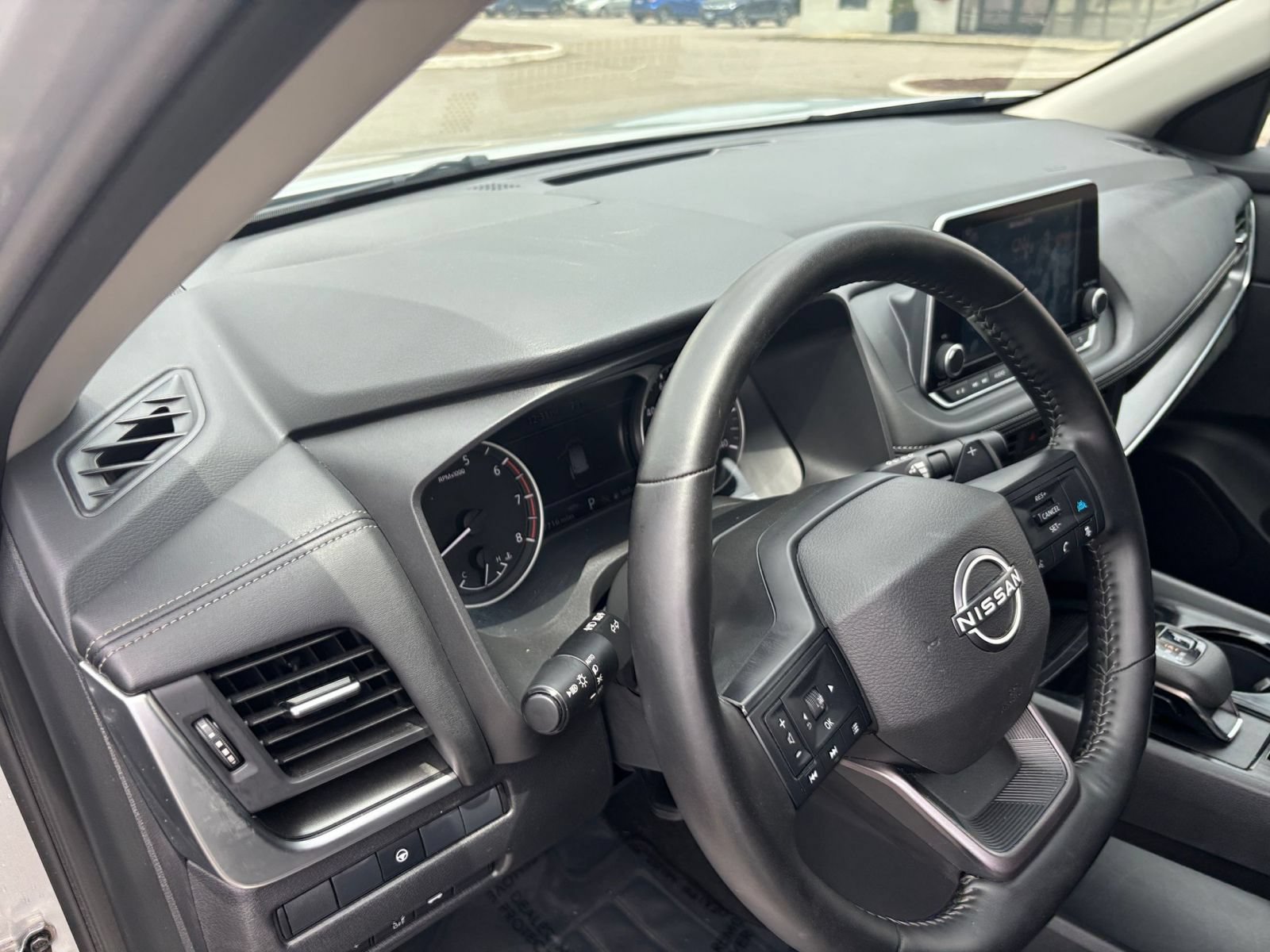 Used 2025 Nissan Rogue SV AWD/4WD image 32
