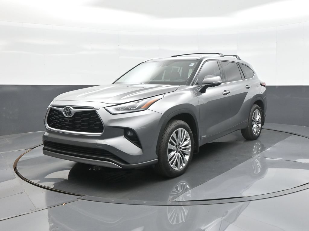 Certified 2026 Toyota Highlander Platinum AWD/4WD image 3