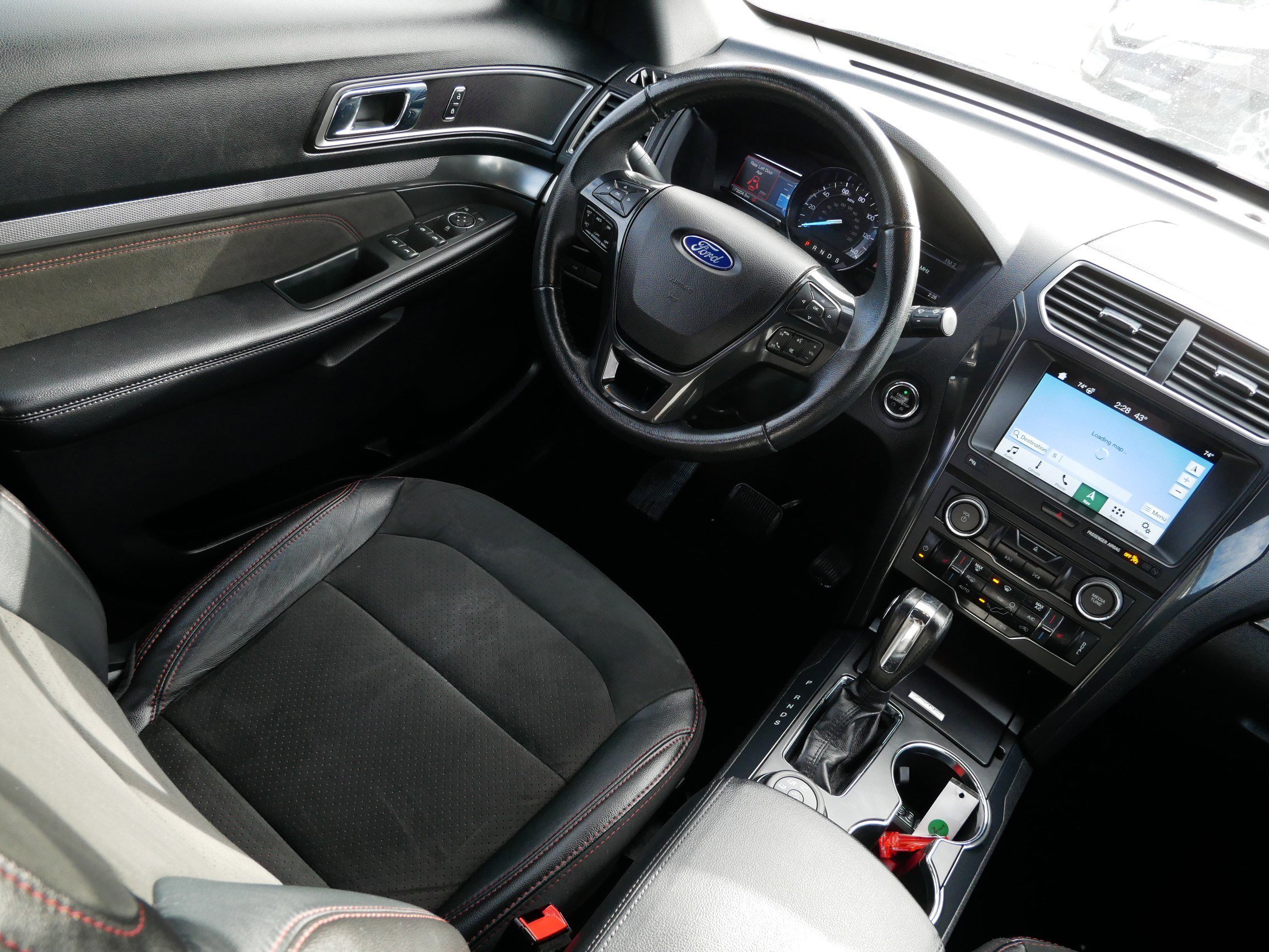 Used 2018 Ford Explorer XLT w/ Equipment Group 202A image 9