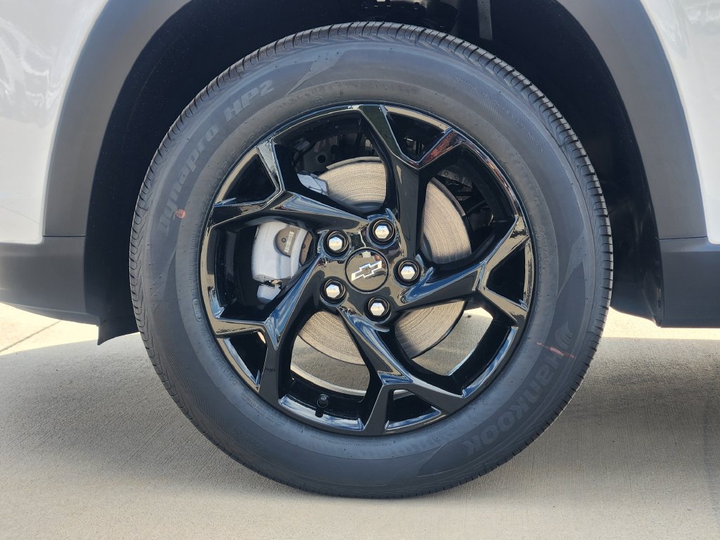 New 2026 Chevrolet Trax LT w/ Driver Confidence Package FWD image 8