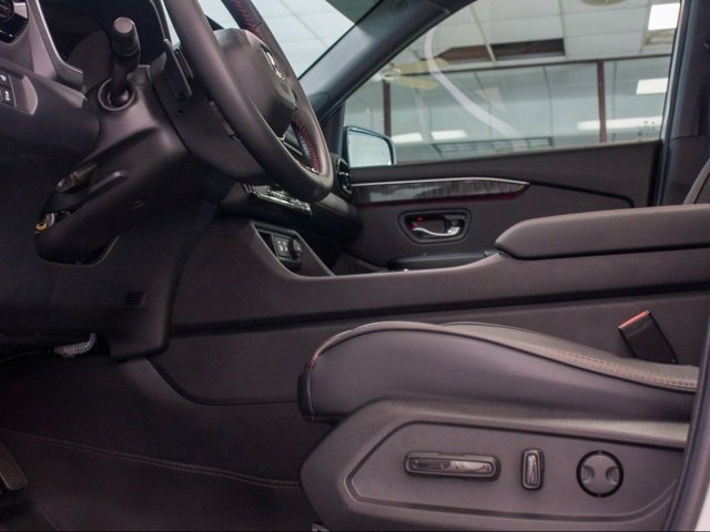 Used 2025 Honda Pilot Black Edition image 11