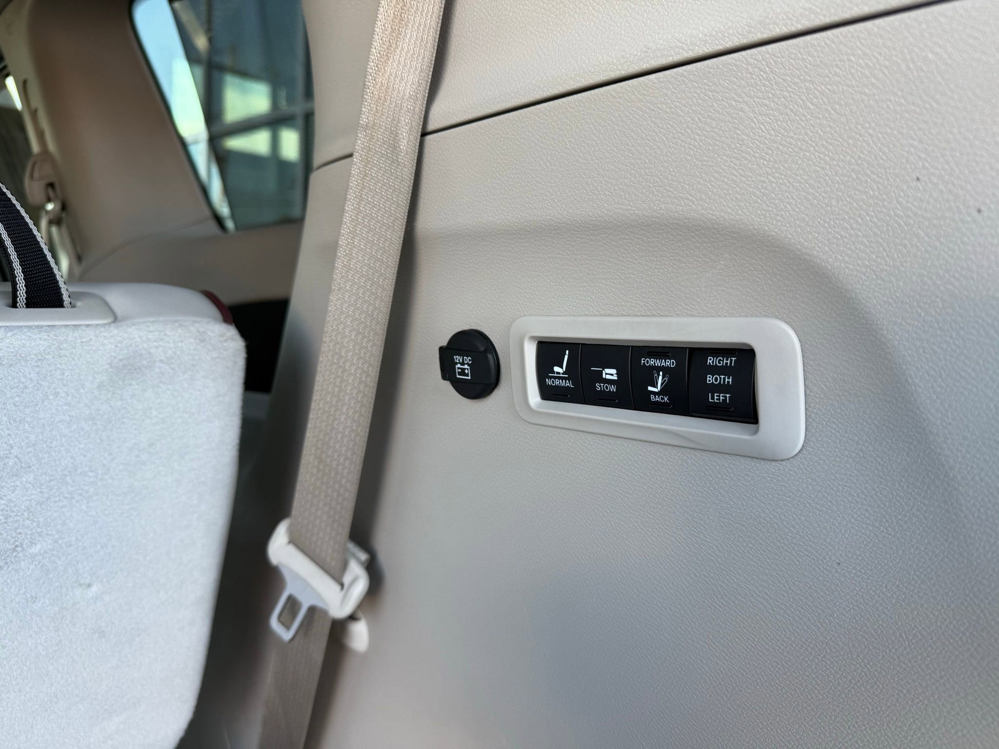 Used 2020 Chrysler Pacifica Limited image 28