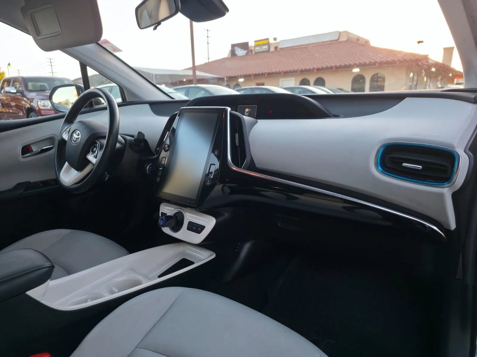 Used 2018 Toyota Prius Prime Premium image 16