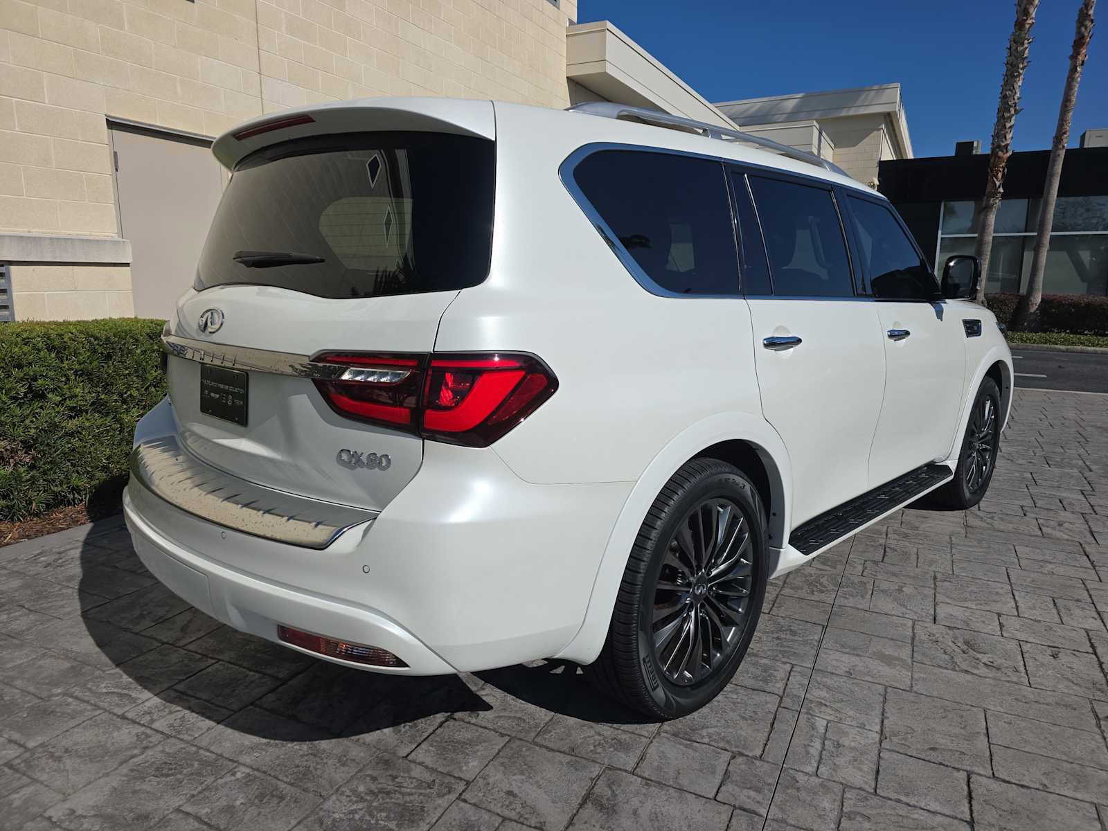 Certified 2024 INFINITI QX80 Premium Select w/ Cargo Package image 3