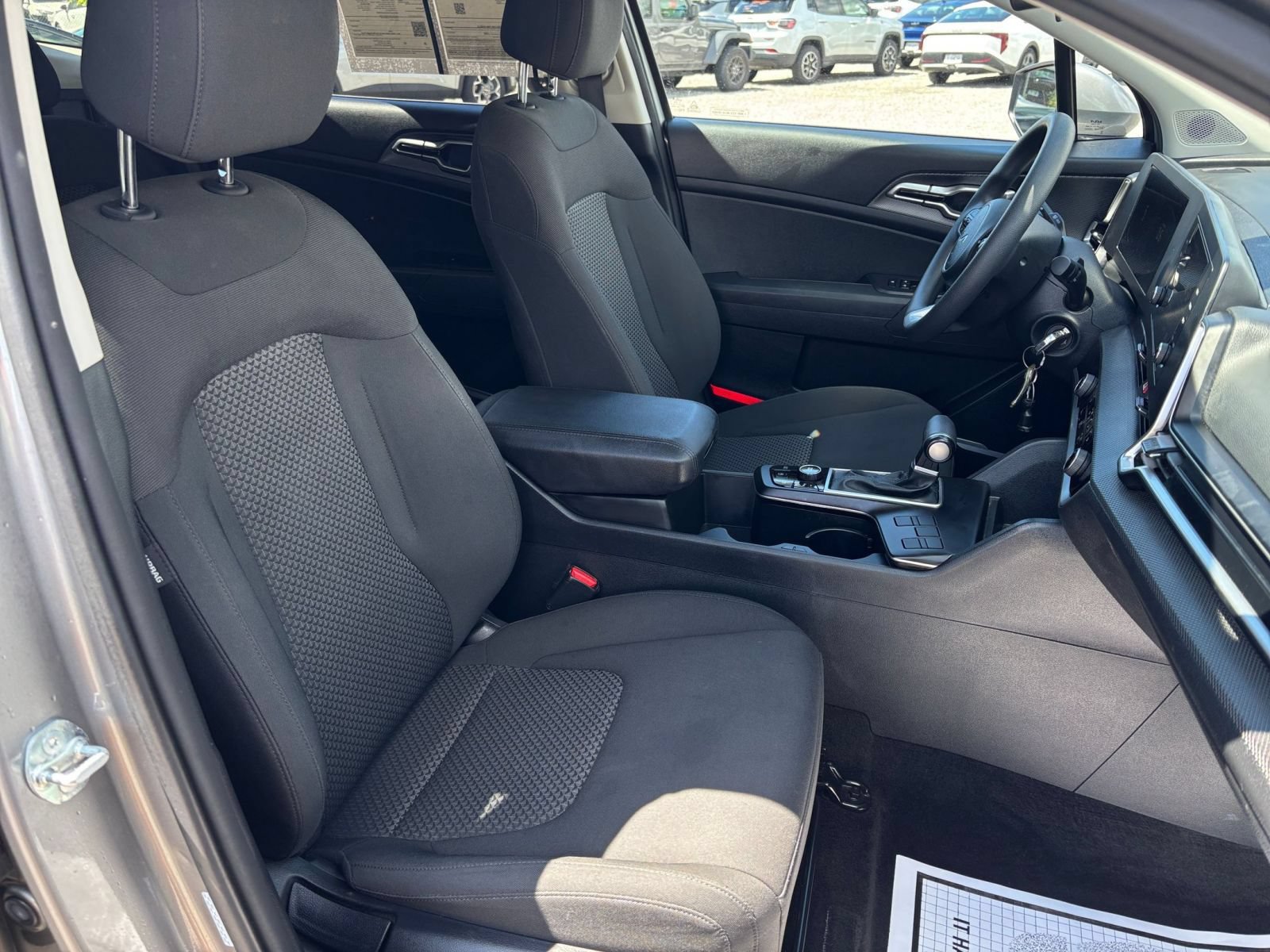 Used 2025 Kia Sportage LX FWD image 36