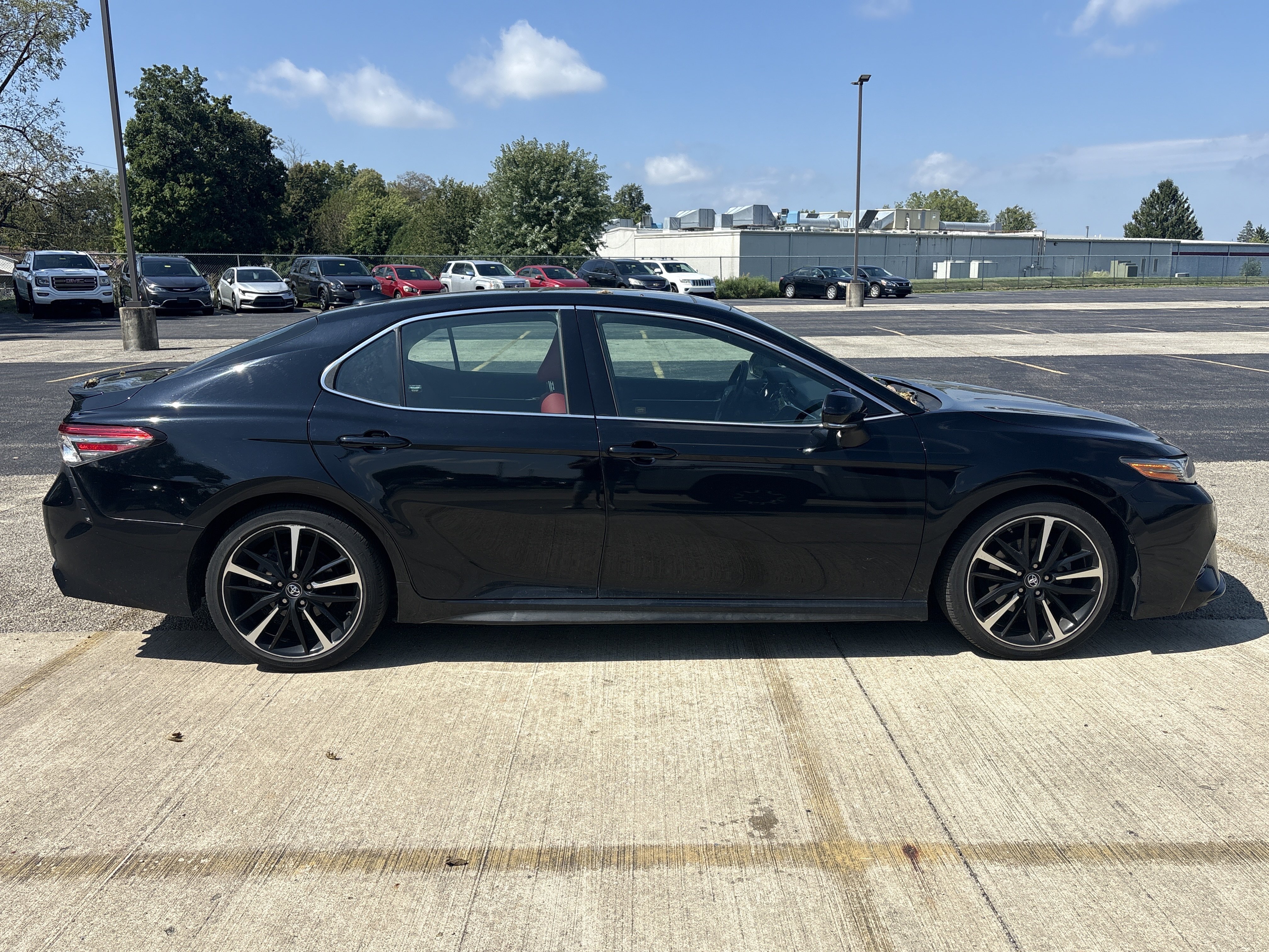 Used 2018 Toyota Camry XSE FWD image 3