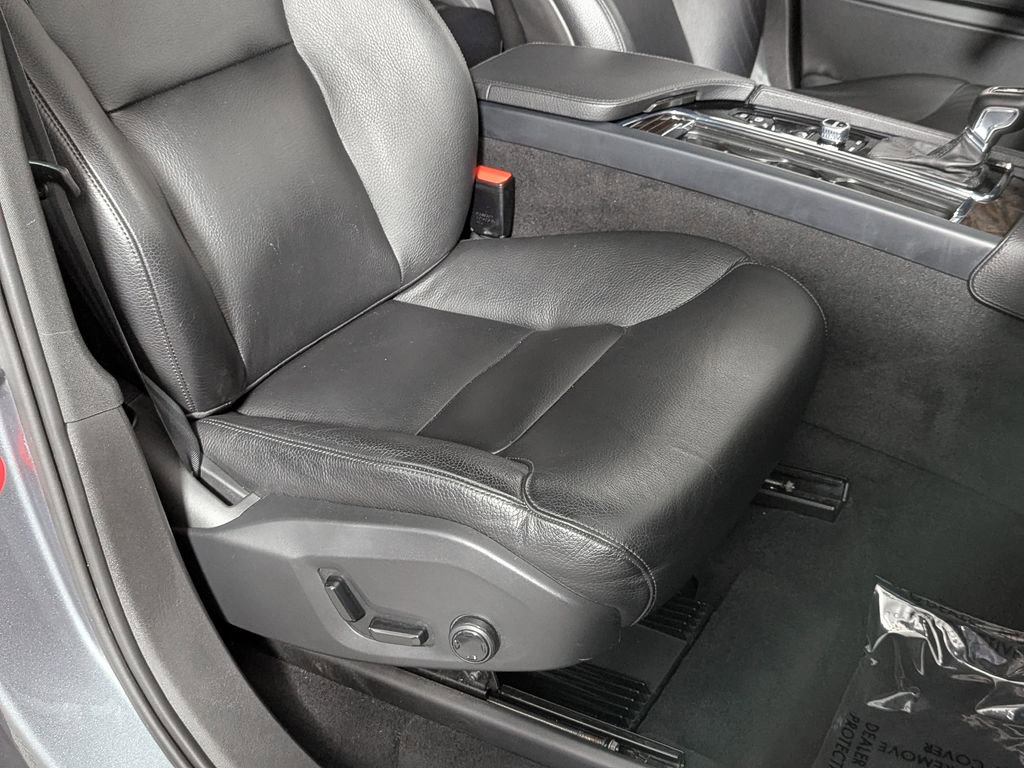 Used 2016 Volvo XC90 T6 Momentum w/ Momentum Plus Package image 27