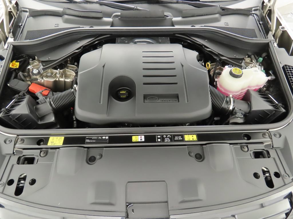 New 2026 Land Rover Range Rover SE image 28