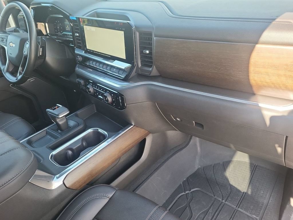 Used 2025 Chevrolet Silverado 1500 High Country w/ High Country Premium Package AWD/4WD image 36