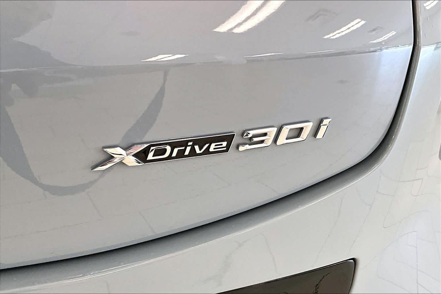 Used 2023 BMW X4 xDrive30i w/ M Sport Package AWD/4WD image 9