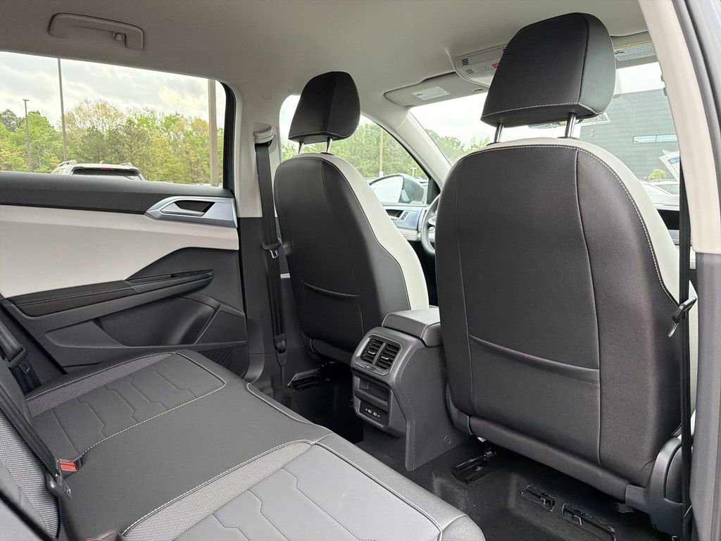 New 2026 Volkswagen Taos SE image 16