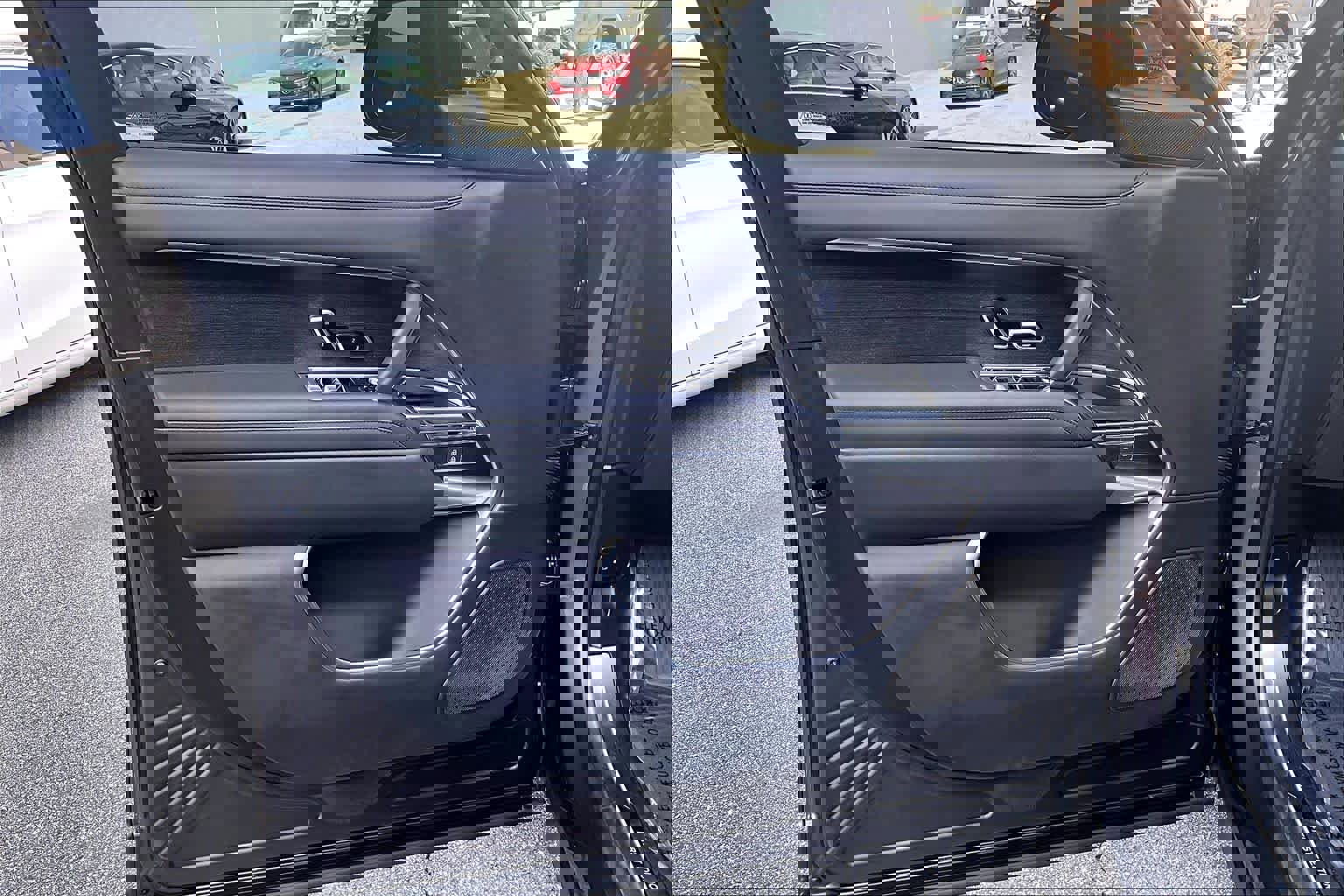 Used 2023 Land Rover Range Rover Long Wheelbase First Edition image 21