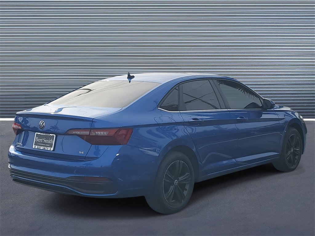 Used 2022 Volkswagen Jetta SE image 3