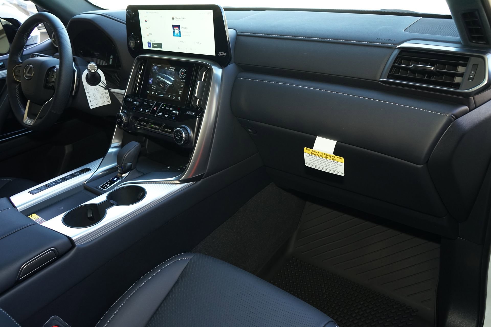 Used 2025 Lexus LX 700h F Sport image 10