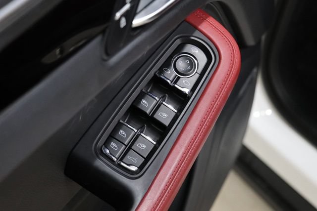 Used 2023 Porsche Macan S AWD/4WD image 17