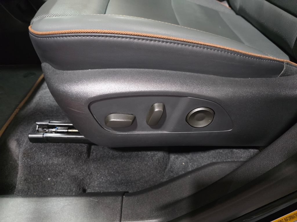 Certified 2025 GMC Acadia AT4 w/ Super Cruise Package AWD/4WD image 15