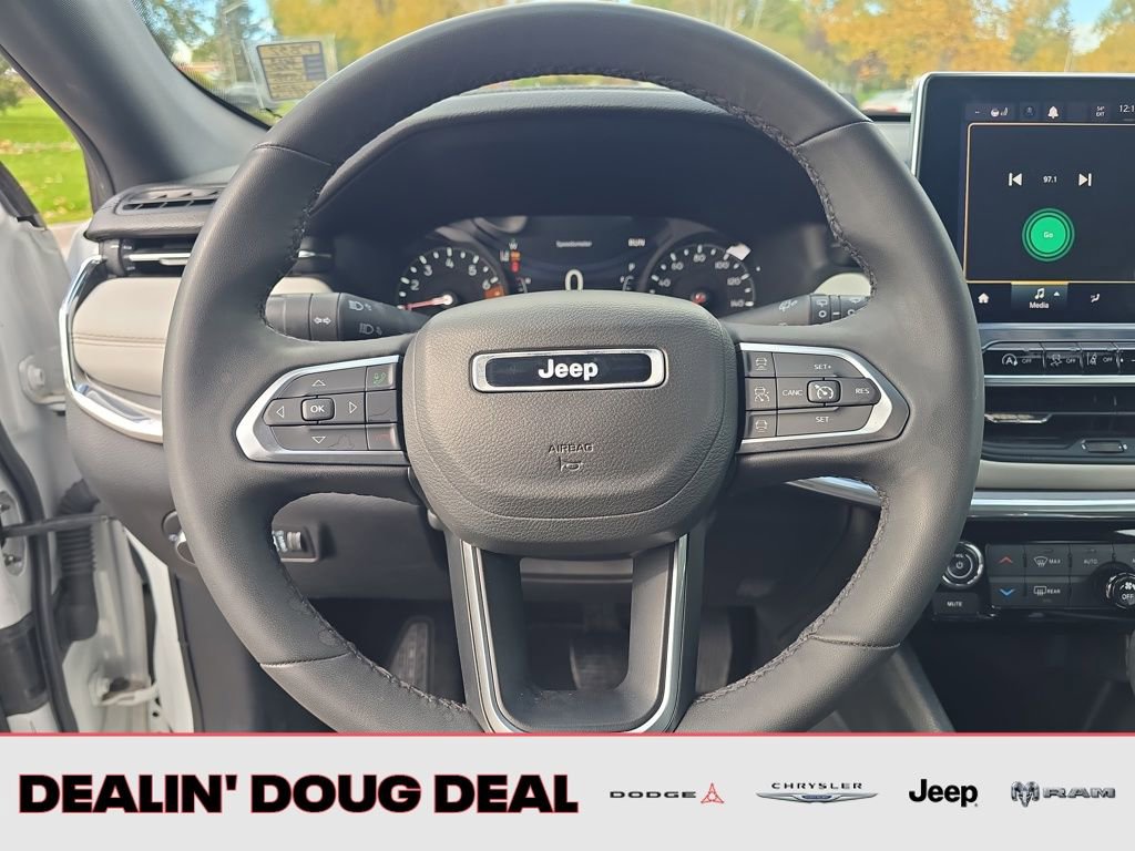 Used 2023 Jeep Compass Limited image 15