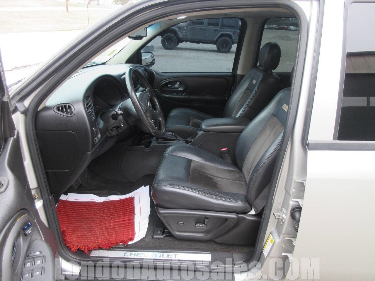 Used 2008 Chevrolet TrailBlazer SS image 12