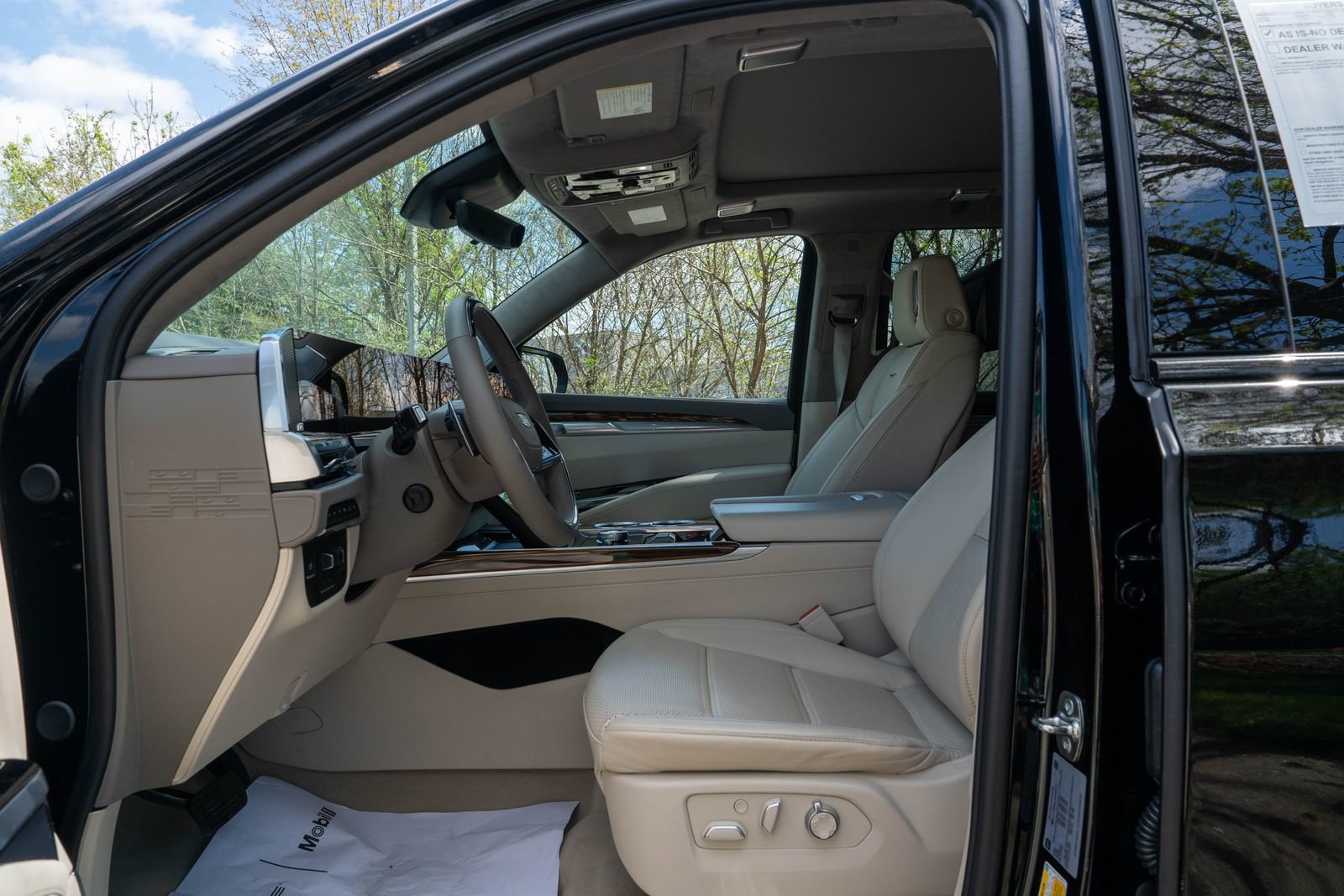Used 2025 Cadillac Escalade Sport Platinum w/ LPO, ONYX Package AWD/4WD image 21