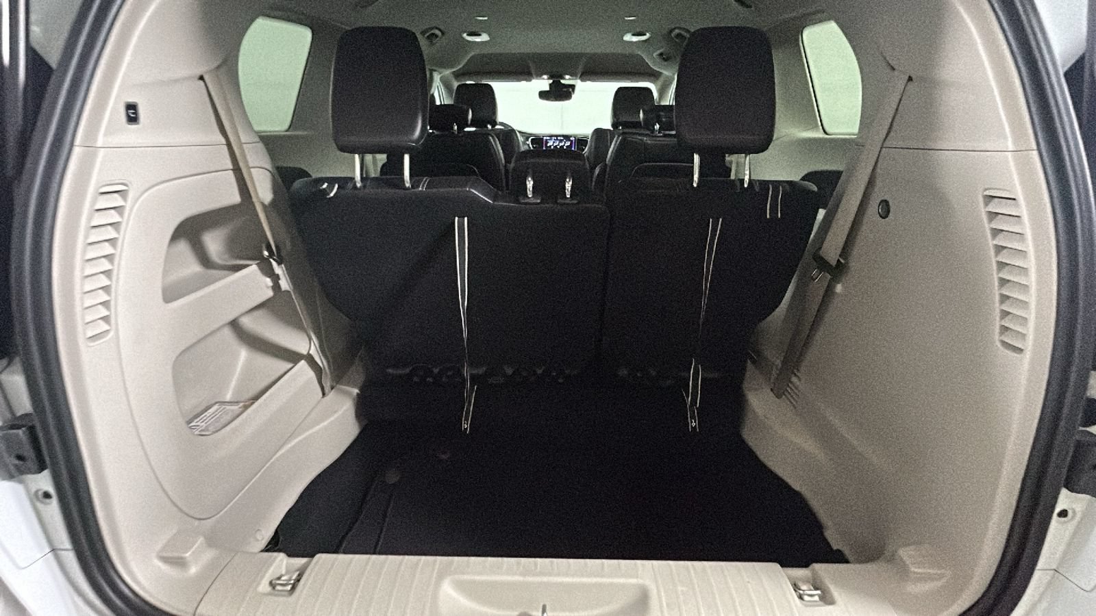 Used 2023 Chrysler Pacifica Touring-L FWD image 32