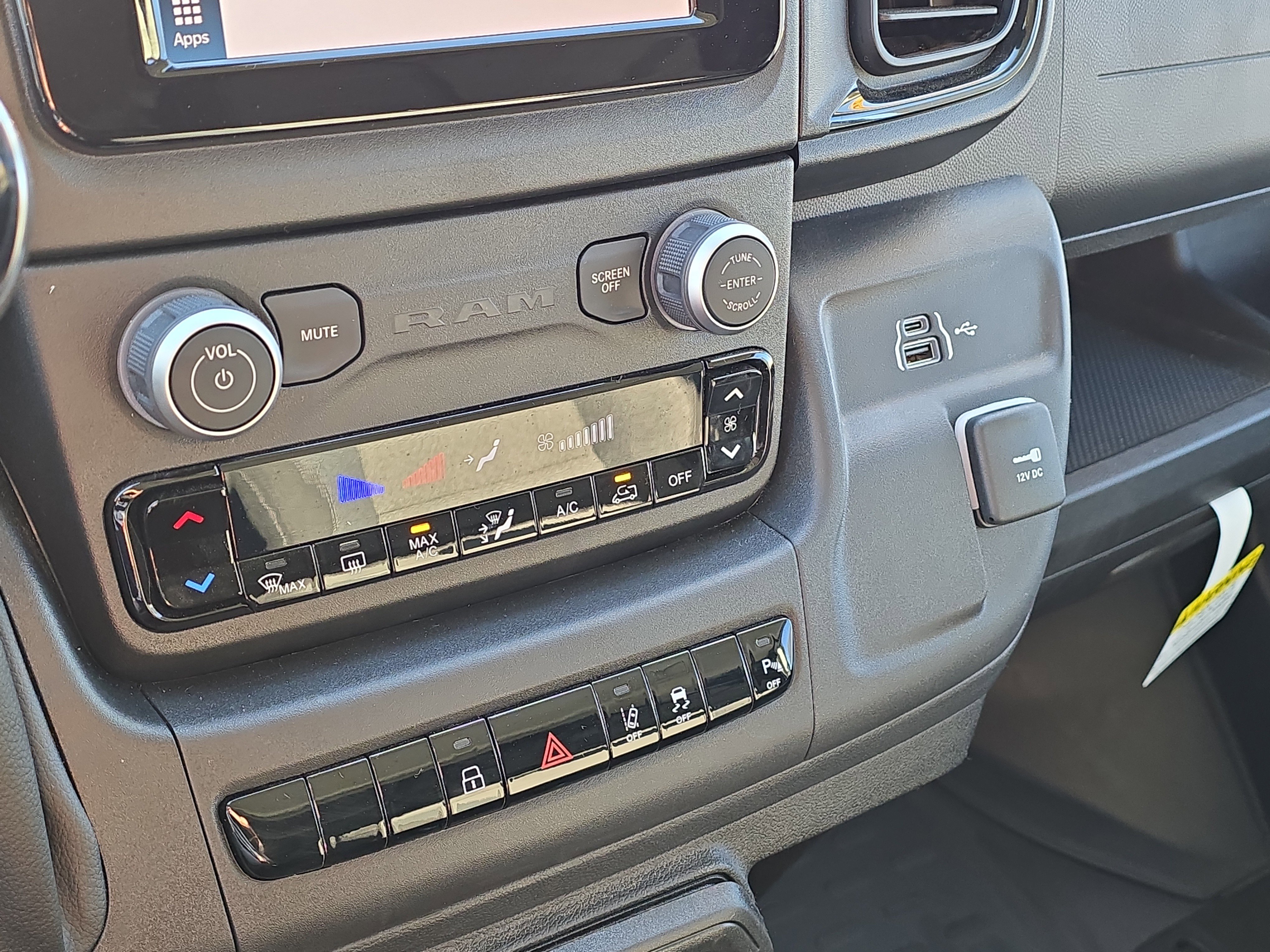 Used 2025 RAM ProMaster 2500 w/ Safety Group image 21