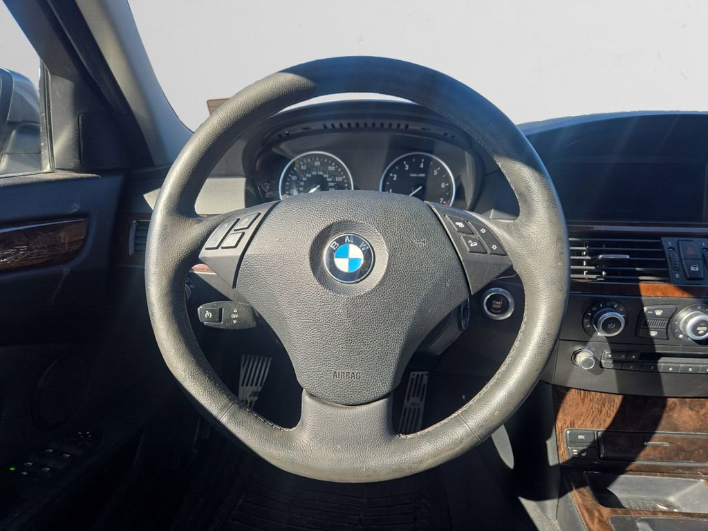 Used 2010 BMW 535i xDrive Sedan image 13