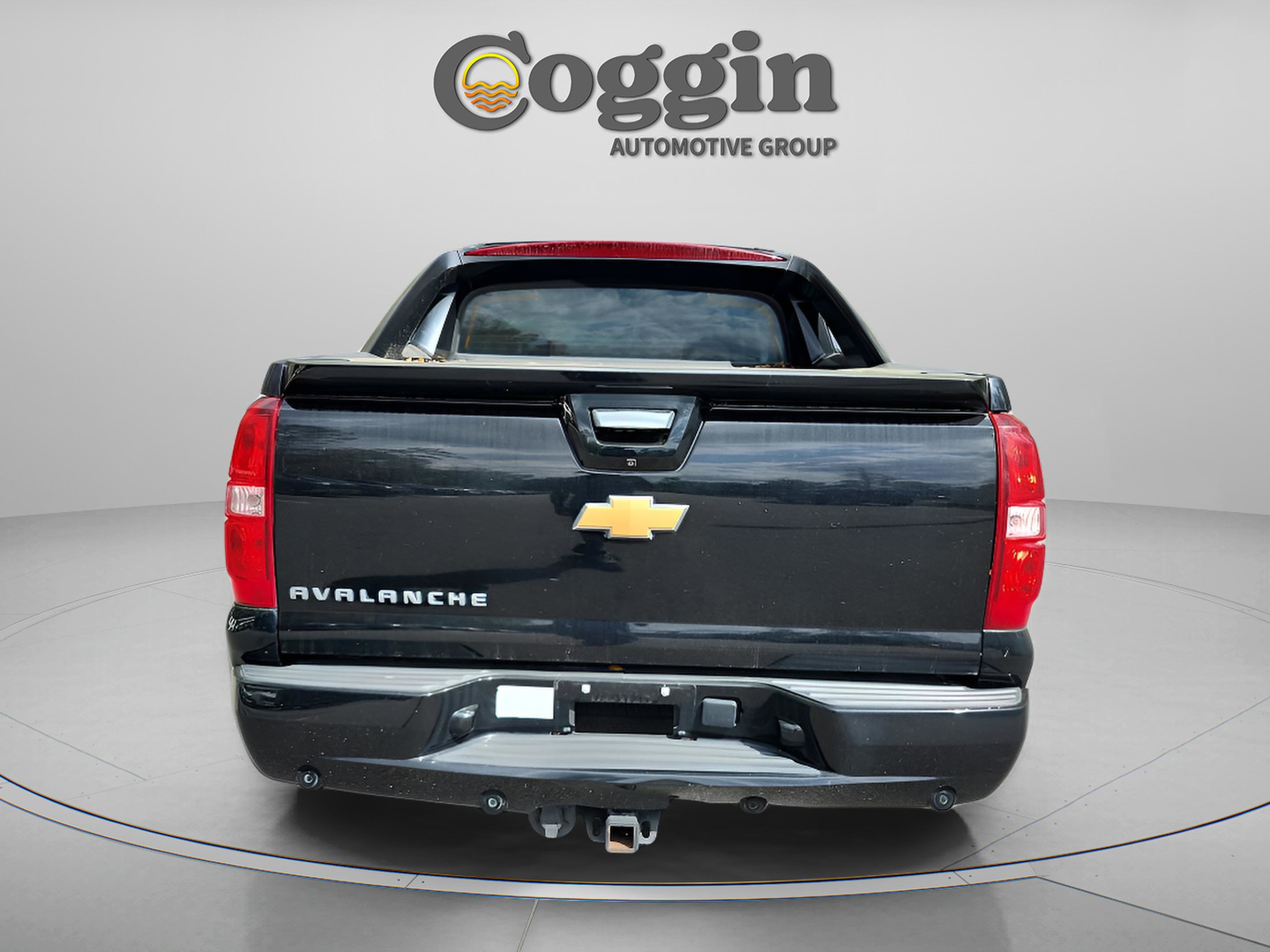 Used 2013 Chevrolet Avalanche LTZ image 4