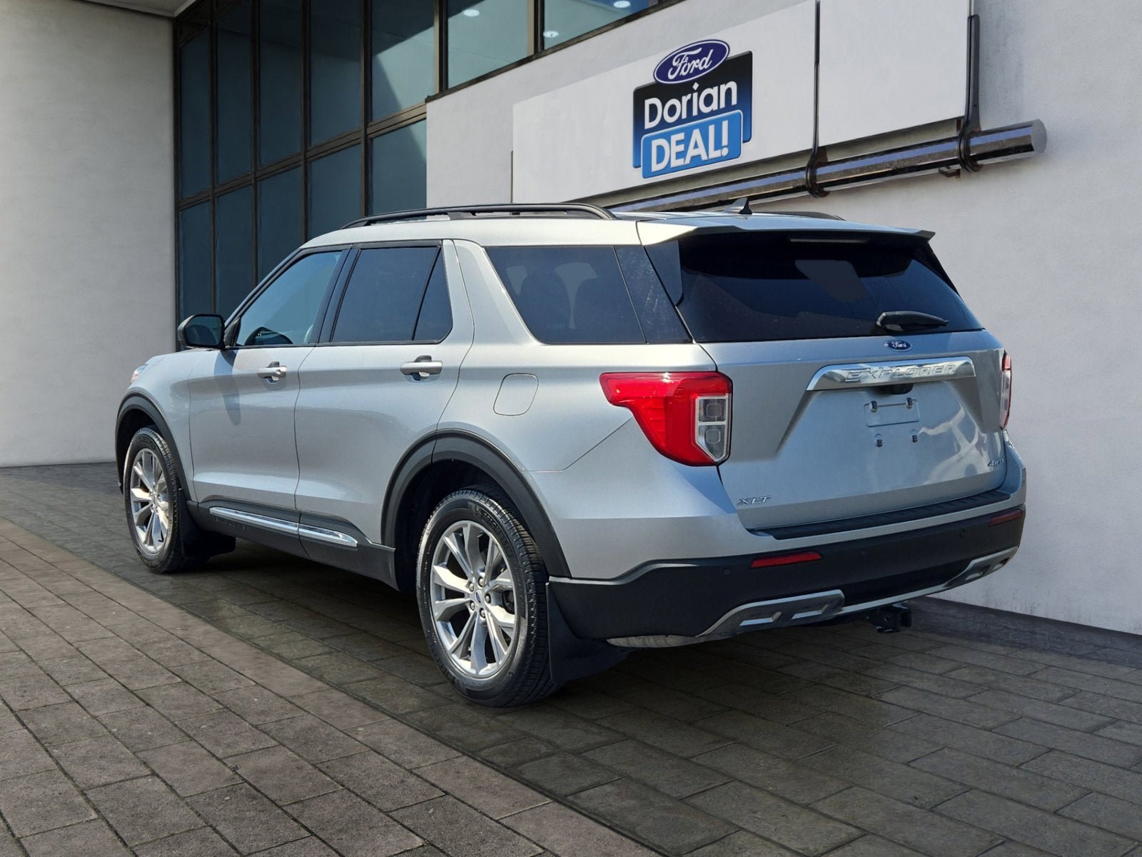 Used 2023 Ford Explorer XLT w/ Equipment Group 202A image 5