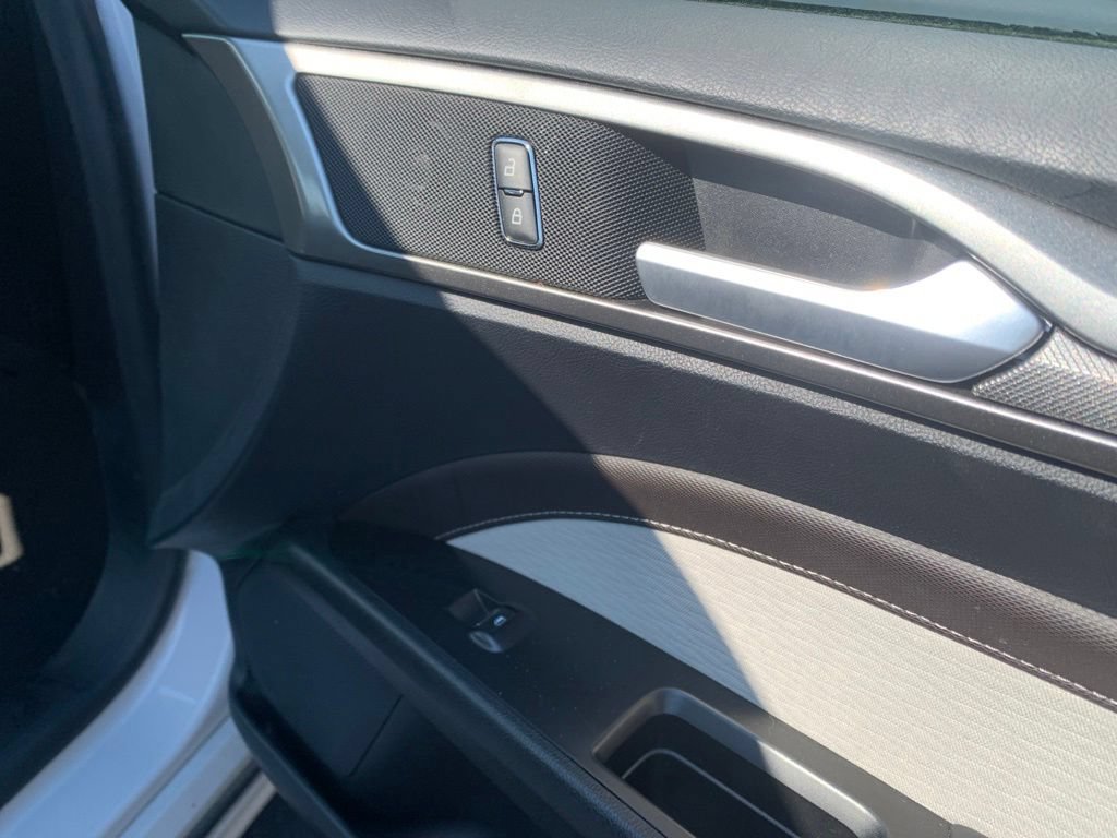Used 2020 Ford Fusion SE w/ Equipment Group 151A FWD image 29