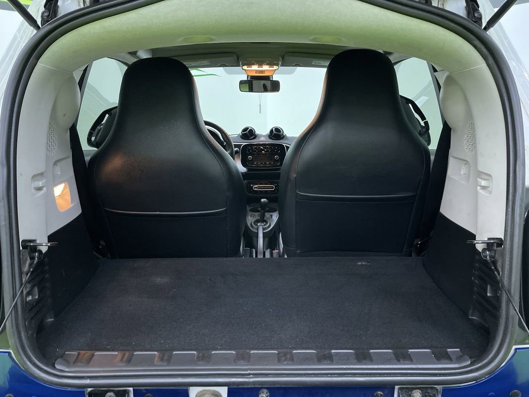 Used 2016 smart fortwo passion image 22