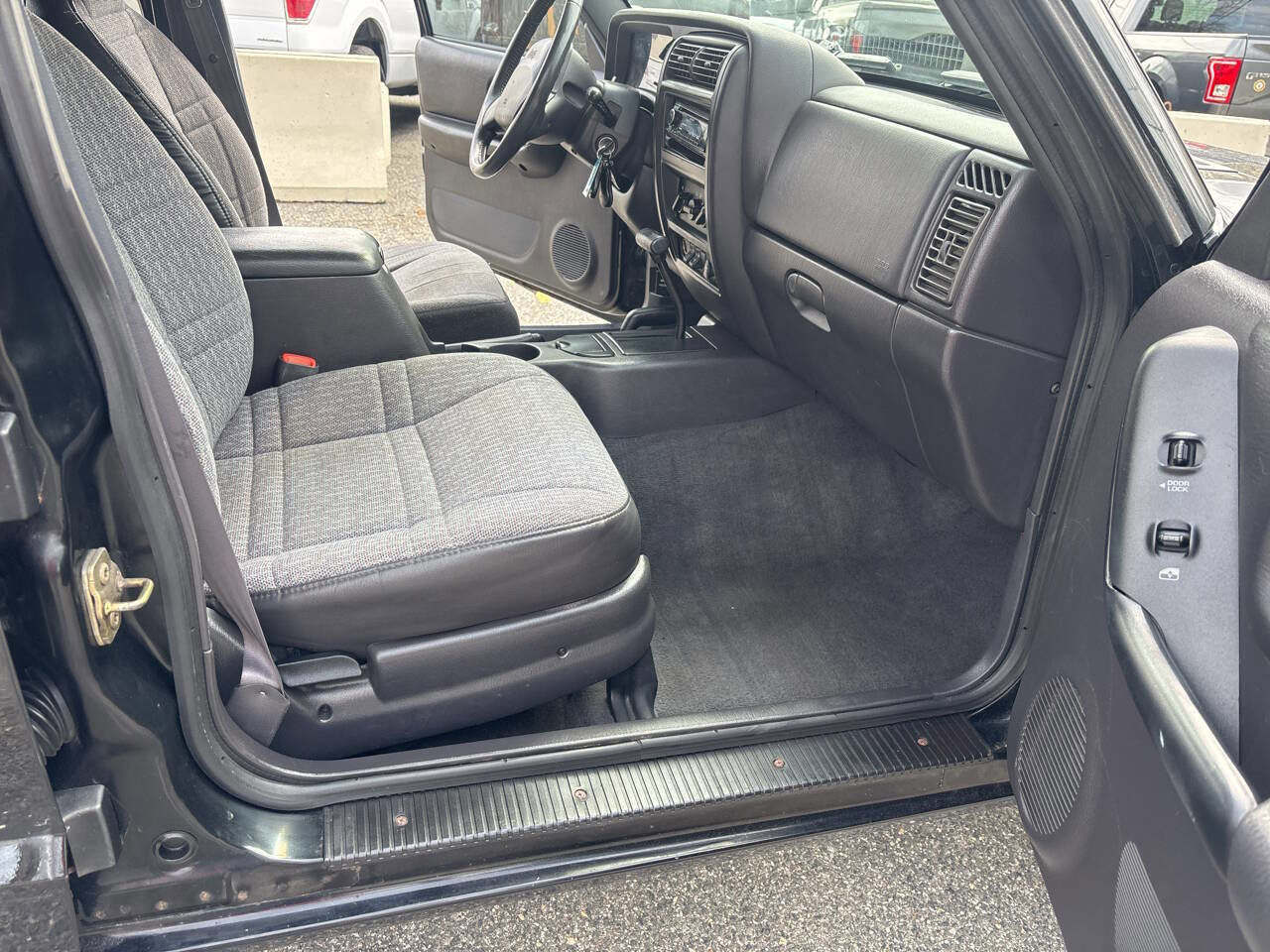 Used 2000 Jeep Cherokee Sport image 22