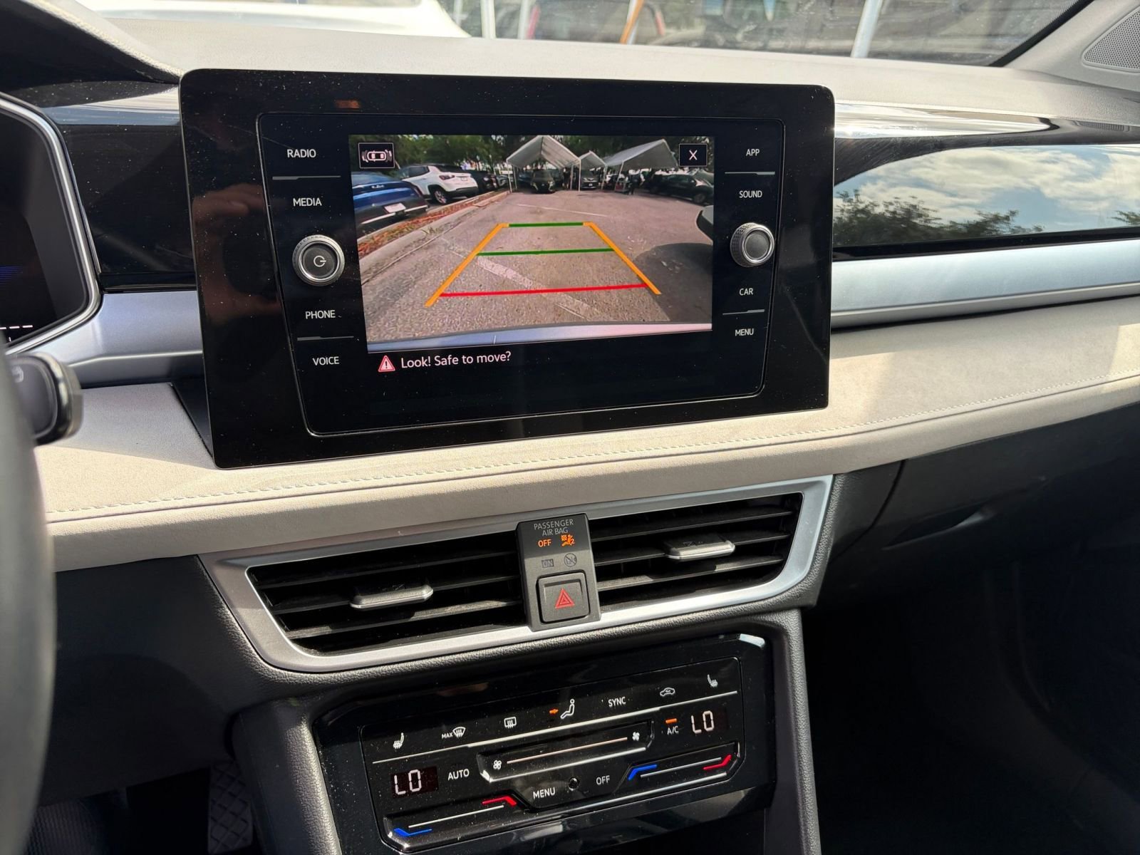 Used 2025 Volkswagen Taos SE FWD image 17