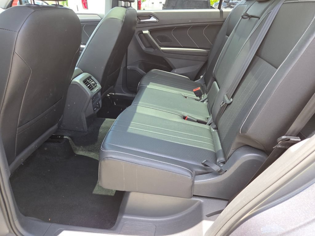 Used 2024 Volkswagen Tiguan SE FWD image 25