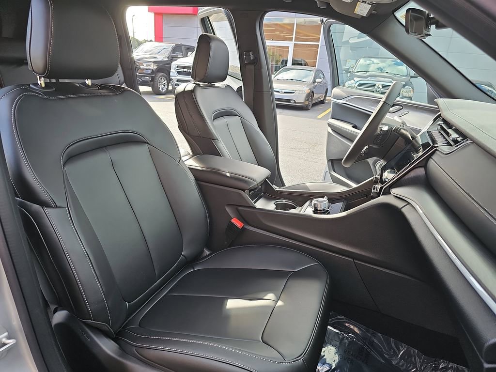 New 2025 Jeep Grand Cherokee Limited w/ Trailer Tow Package image 10