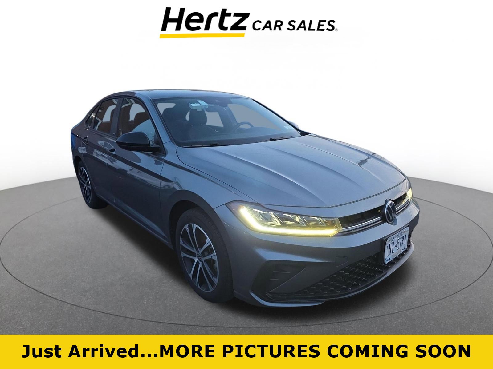 Used 2025 Volkswagen Jetta Sport image 1