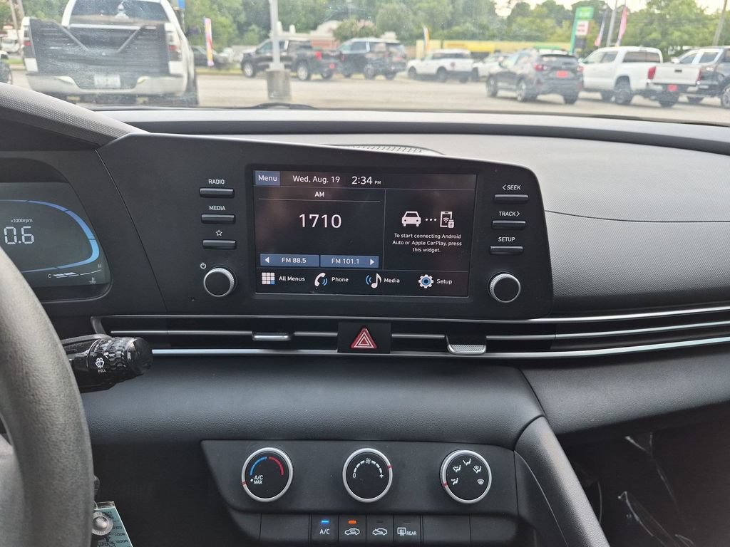 Used 2025 Hyundai Elantra SE FWD image 22