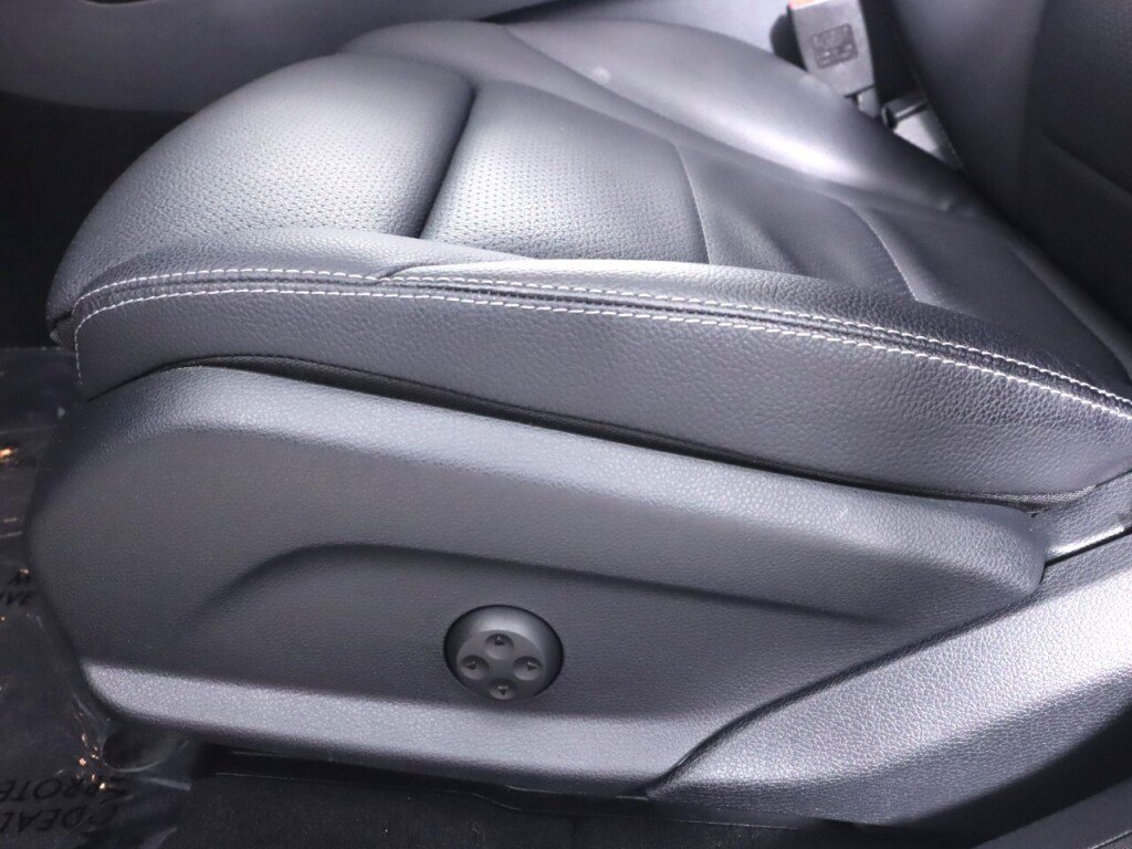 Used 2018 Mercedes-Benz GLC 300 4MATIC image 29